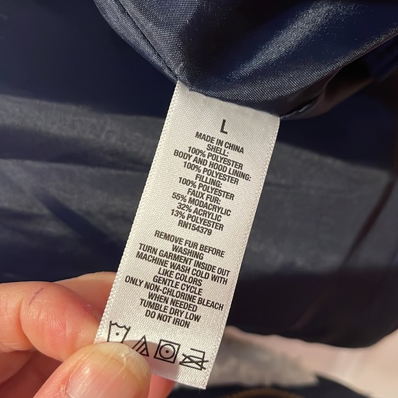 Like new Aeropostale vest with fur Sherpa hood. Size L. Navy colored. - Picture 10 of 10